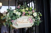 結婚式の受付へのお礼の相場は？プレゼントでもいい？